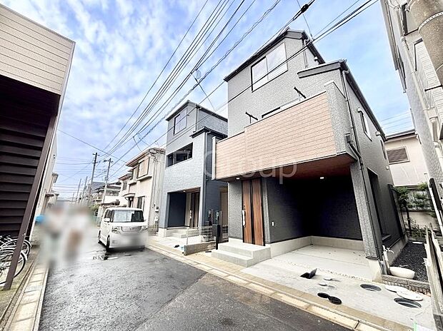 〜Exterior〜  前面道路： 住宅地になっているので車量も少なく、静かな立地です。子育て環境も良好です♪♪周辺環境もあわせてご案内させて頂きます。お気軽にお問い合わせください。