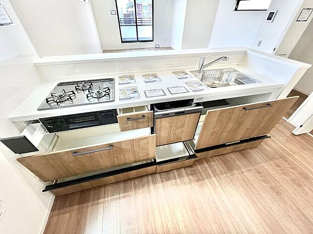 使いやすさを優先したスライド式収納タイプ！