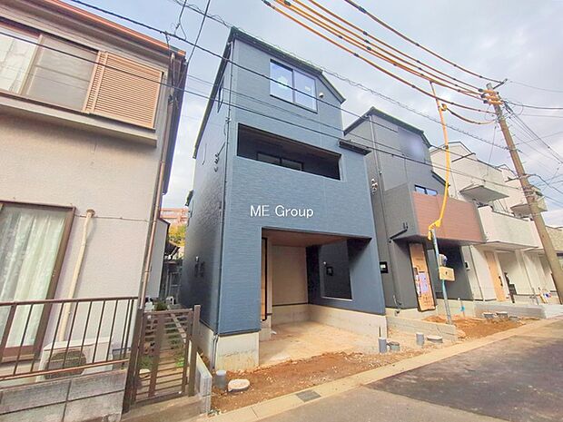 ◆1号棟◆〜Exterior〜　閑静な住宅地で子育て家族にピッタリ。毎日のお散歩も快適な緑に恵まれたエリアで、自然に包まれた穏やかな暮らしを実現するための、ゆとりある住環境が整っています。