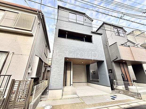 ◆1号棟◆~Exterior~ 閑静な住宅地で子育て家族にピッタリ。毎日のお散歩も快適な緑に恵まれたエリアで、自然に包まれた穏やかな暮らしを実現するための、ゆとりある住環境が整っています。