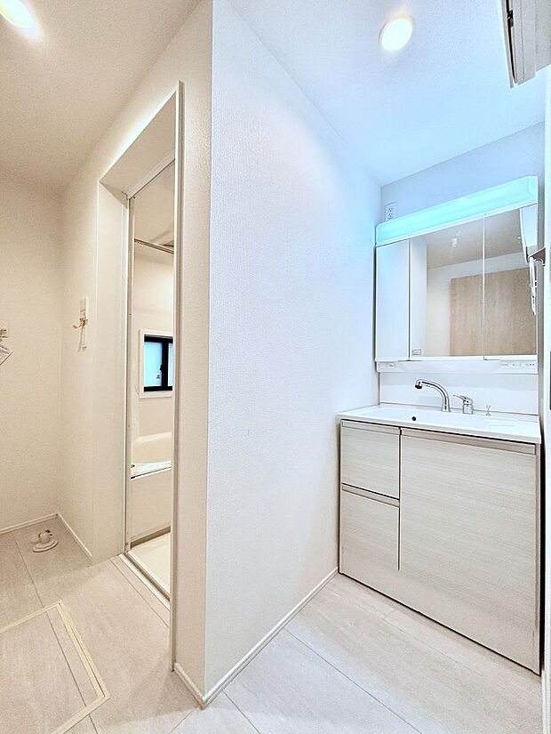 清潔感のある快適空間です。毎日の身支度も気持ち良くお使い頂けます。