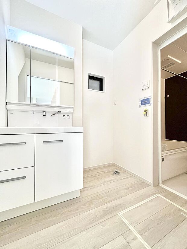 清潔感のある快適空間です。毎日の身支度も気持ち良くお使い頂けます。 