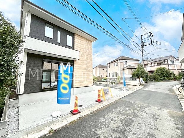 前面道路はきちんと整備されています  