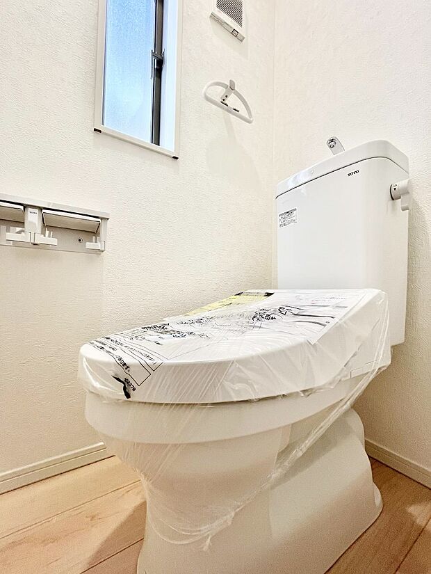 明るく清潔感のあるトイレです。