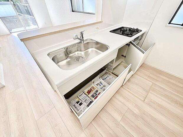 使いやすさを優先したスライド式収納タイプ!