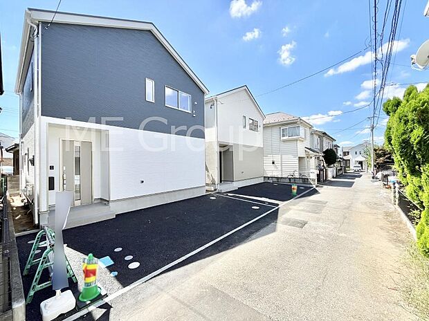 〜Exterior〜 前面道路:北4m 前面道路は閑静な住宅地をはしる車通りの少ない道路。駐車の出し入れもらくらくです!ご不明点・現地見学のご希望は、お気軽にお問い合わせください!