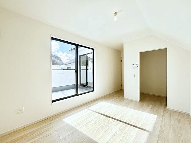 ウォークインクローゼットがあるお部屋。季節ごとの入れ替えも不要で便利です!