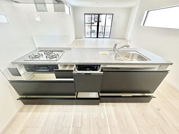 使いやすさを優先したスライド式収納タイプ!