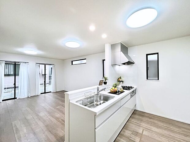 ◆A号棟◆〜Kitchen〜　「さぁ今日は何を作ろう」こんなキッチンなら思いっきり料理ができちゃいます。キッチンからはリビングが一望できます。家族がつながるお家がここにございます。