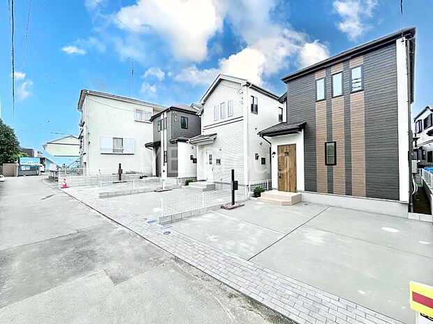 〜Exterior〜　前面道路：北西 2.89m 公道　前面道路は閑静な住宅地をはしる車通りの少ない道路。駐車の出し入れもらくらくです！ご不明点・現地見学のご希望は、お気軽にお問い合わせください！