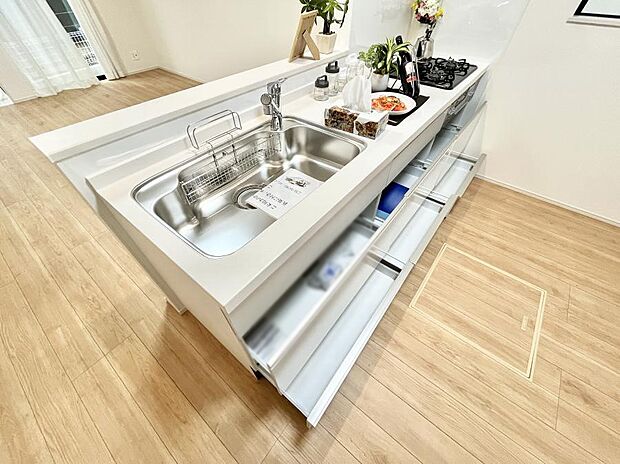 使いやすさを優先したスライド式収納タイプ！