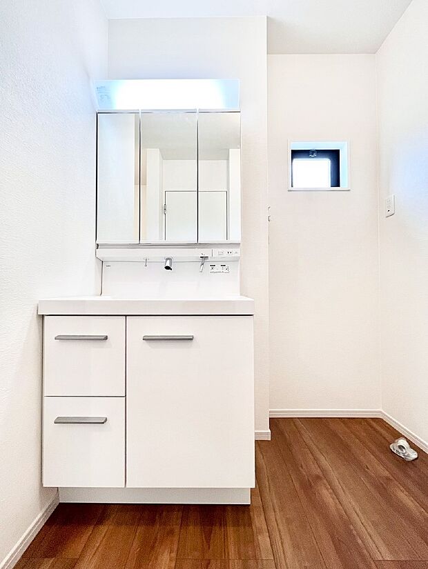 収納力と機能性に優れた洗面化粧台  