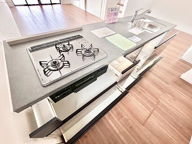 使いやすさを優先したスライド式収納タイプ！