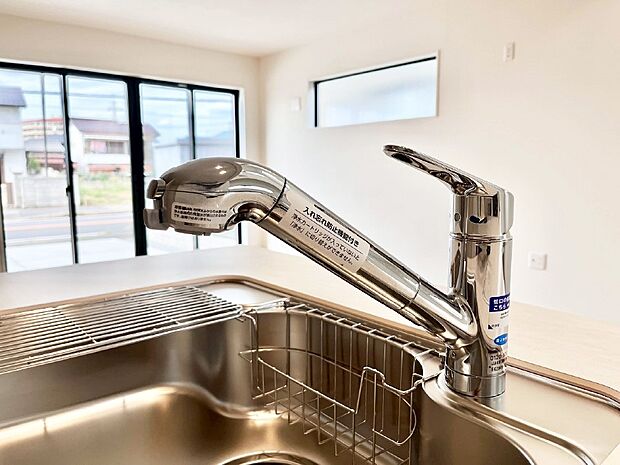 いつでも清潔なおいしいお水を。一つの水栓で水道水と浄水を使い分け。