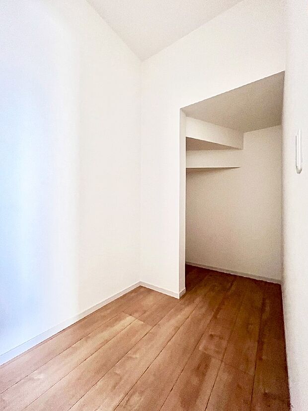 リビング内にウォークインクローゼット付きで生活空間を広く利用できます。