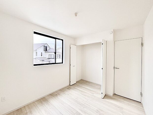 〜Bed Room〜　部屋数が多いのが戸建てのメリットです。ご家族が増えたことで手狭に感じていた住まいも戸建てでは各居室プライバシーを保つことができます。住まいにゆとりが生まれ心もリラックスできます♪