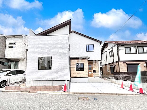 〜Exterior〜  ここから始まる「日常」は家族にとって大切で貴重な時間。少しでも豊かに快適に。  『快適』とは「家」と「街」と「環境」が調和した時に訪れるんだと改めて感じさせてくれます。