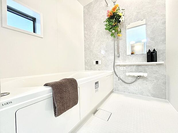 落ち着いた雰囲気でゆっくりお寛ぎいただけるバスルーム