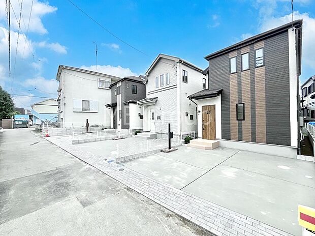 前面道路はきちんと整備されています  