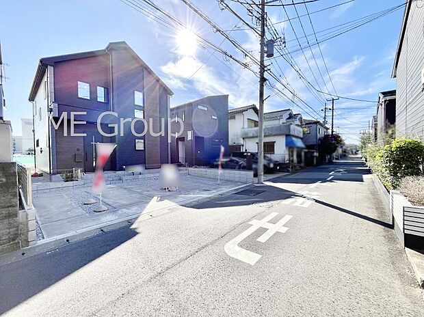 前面道路： 北西 5.18m 公道  前面道路は閑静な住宅地をはしる車通りの少ない道路。  駐車の出し入れもらくらくです！ご不明点・現地見学のご希望は、お気軽にお問い合わせください！