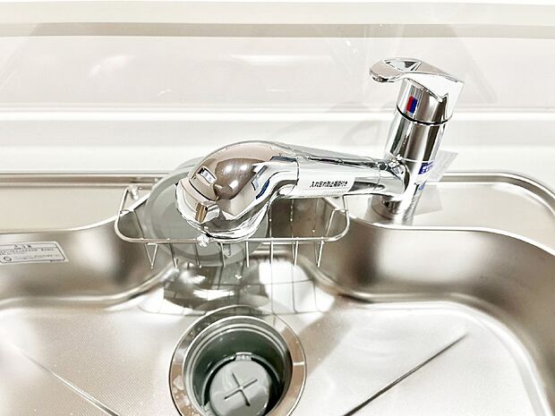 いつでも清潔なおいしいお水を。一つの水栓で水道水と浄水を使い分け。