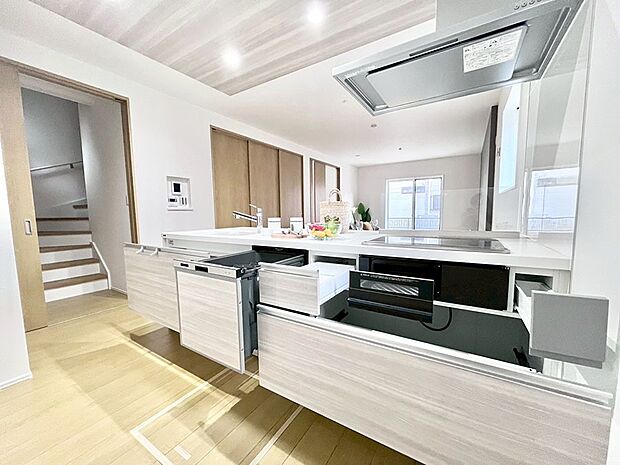 使いやすさを優先したスライド式収納タイプ!