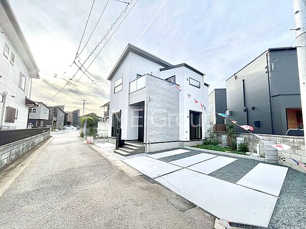 〜Exterior〜 前面道路: 住宅地になっているので車量も少なく、静かな立地です。子育て環境も良好です♪♪周辺環境もあわせてご案内させて頂きます。お気軽にお問い合わせください。