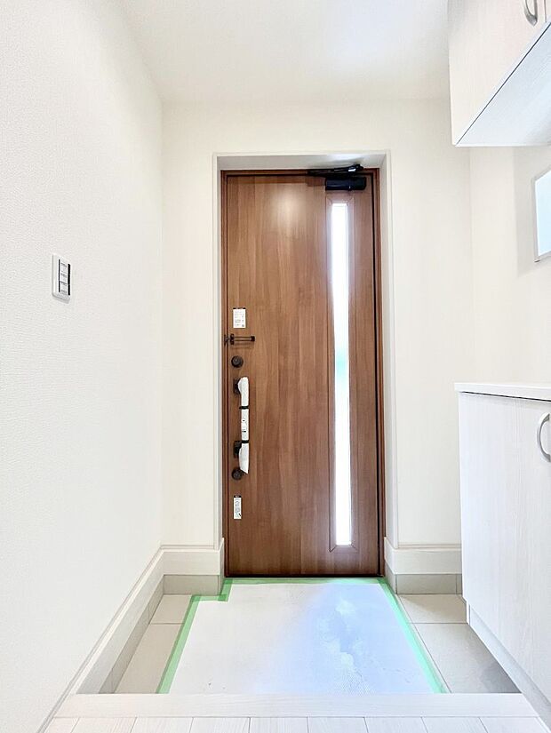 ◆2号棟◆〜Entrance〜　玄関は家の顔といわれますが我が家のセンスをさりげなく感じさせる魅力ある玄関造りも楽しみの一つ。帰宅する度に家族がほっとできる心地よい空間造りも大切ですね♪