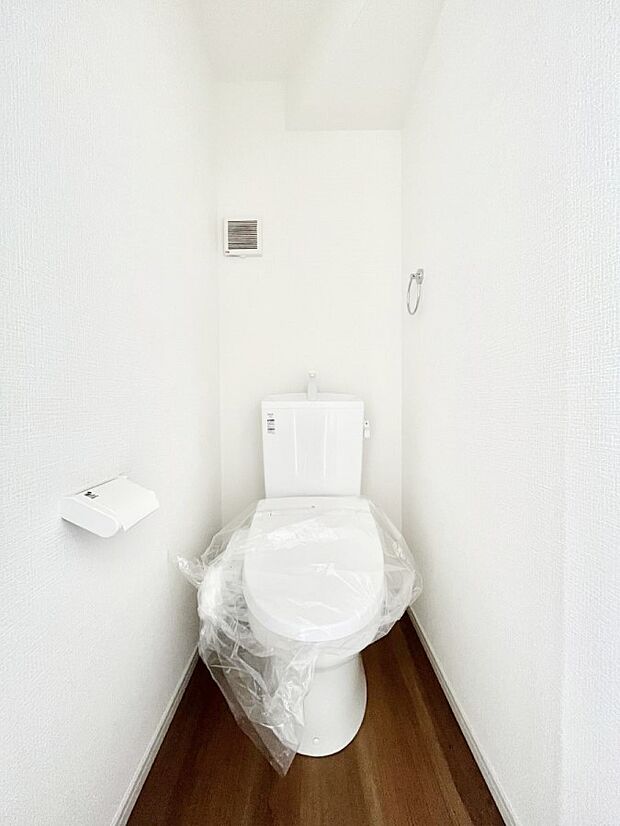 〜Toilet〜　綺麗・スッキリ・快適なウォシュレット付トイレでくつろげる空間です。トイレは毎日使わざるを得ないもの。いつも清潔を保ちたいですね。トイレが2ヶ所あるので朝の混雑時に便利です！