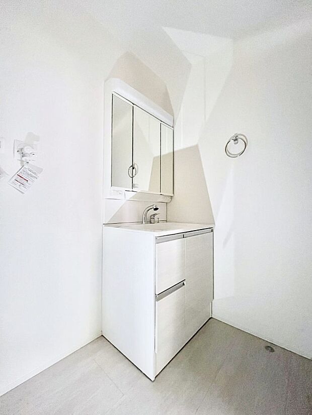 ゆとりの洗面スペースで朝の身支度もスムーズに