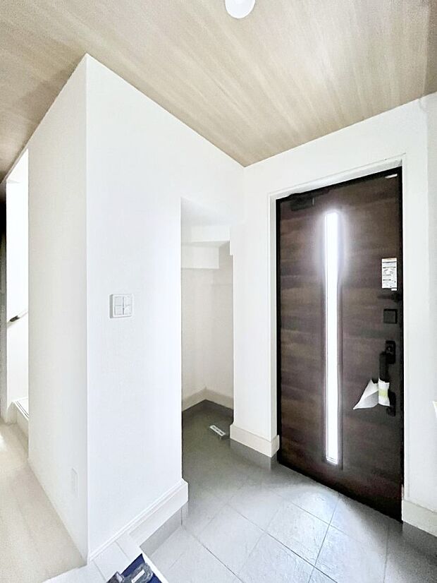 ◆1号棟◆〜Entrance〜 家の中でお客様を迎える最初の場所である玄関は、家の印象そのものです!たっぷり収納の下駄箱・SIC付きで、常に綺麗に保つことが出来ます♪