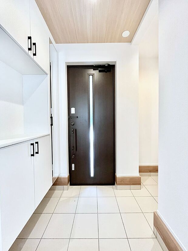 飾り棚を利用して、お越しいただくお客様をおもてなしできます。