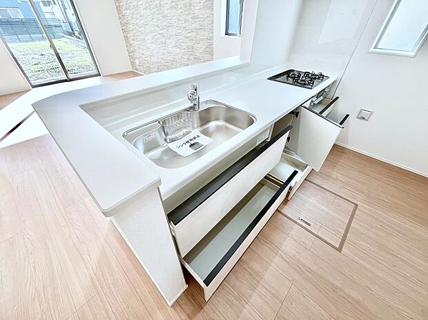 使いやすさを優先したスライド式収納タイプ!