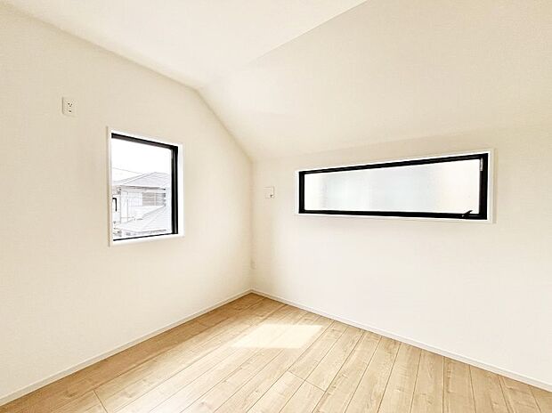 〜Bed Room〜 部屋数が多いのが戸建てのメリットです。ご家族が増えたことで手狭に感じていた住まいも戸建てでは各居室プライバシーを保つことができます。住まいにゆとりが生まれ心もリラックスできます♪