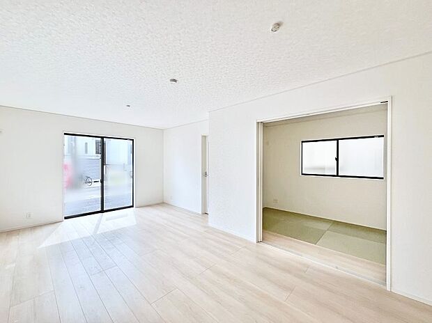 ◆3号棟◆〜Living〜 豊かな陽光がこの場所を照らしだす。 光溢れるこの空間はみんなの笑顔が集う場所、時を忘れ、つきることのないたわいもない会話を楽しむ時間、たくさんの思いが綴られる場所。