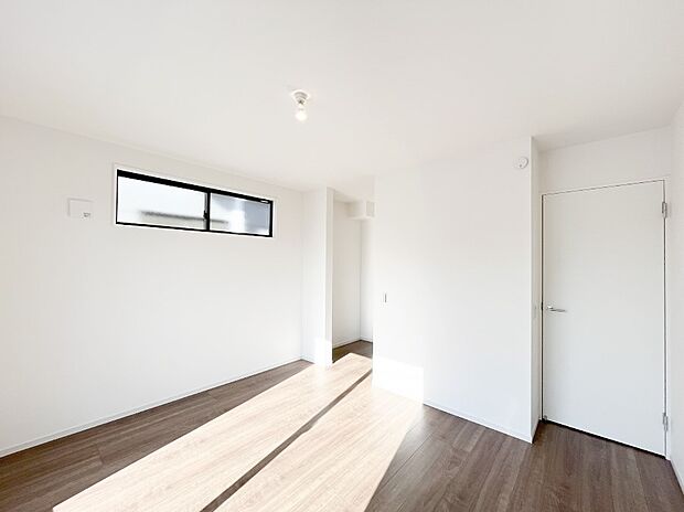 ウォークインクローゼットがあるお部屋。季節ごとの入れ替えも不要で便利です！