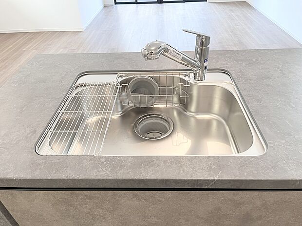 いつでも清潔なおいしいお水を。一つの水栓で水道水と浄水を使い分け。