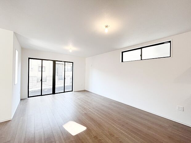 家族の笑顔が自然と生まれてくる、そんな雰囲気のダイニングに仕上がっています。