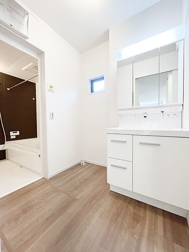 広々とゆとりのあるランドリースペース。