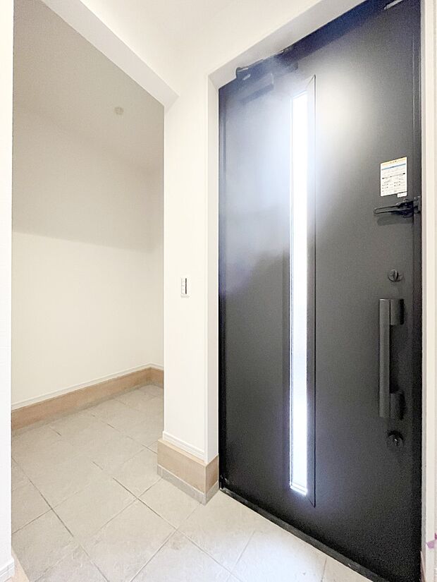 ◆3号棟◆〜Entrance〜　玄関は家の顔といわれますが我が家のセンスをさりげなく感じさせる魅力ある玄関造りも楽しみの一つ。帰宅する度に家族がほっとできる心地よい空間造りも大切ですね♪