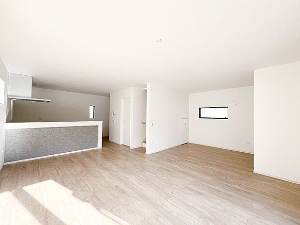 ◆3号棟◆〜Living〜　家族の食事や団らんのほか、子どもを遊ばせたり、友人を招いたりするLDKは住まいの中心。長時間過ごす場所だから、その空間は住まい全体の居心地を左右します。