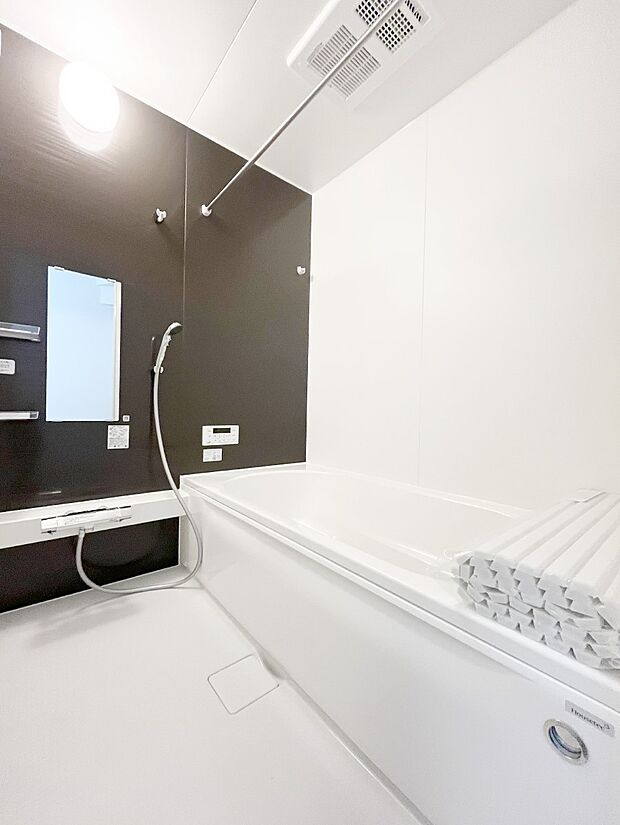 ◆3号棟◆〜Bath Room〜  広々とした雰囲気の良いバスルーム。  お子様と一緒にお風呂に入る楽しみ、思い出の一ページが刻まれる大切な瞬間。  日々の疲れをリフレッシュできそうです。