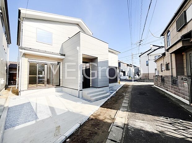 〜Exterior〜　前面道路：東 3.4m 公道、南東 3.3m 公道　住宅地になっているので車量も少なく、静かな立地です。子育て環境も良好です♪♪周辺環境もあわせてご案内させて頂きます。