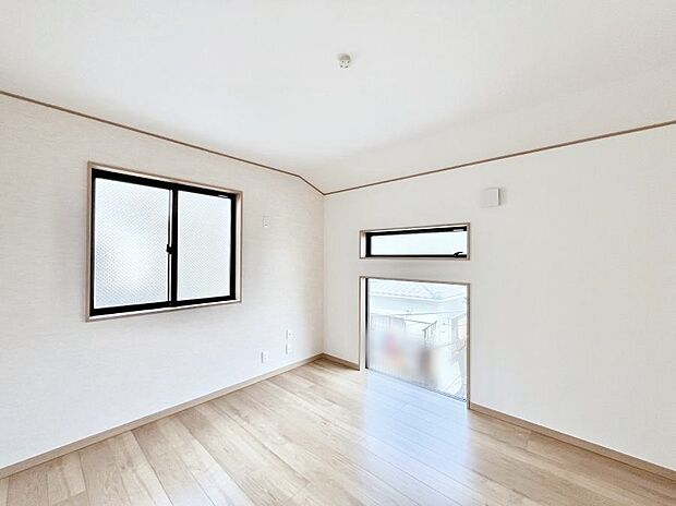 〜Bed Room〜　子供部屋はお子様にとって大変重な役割があります。子供一人で過ごす空間を与えることで、宿題や勉強時間も自然と増えまた自ら部屋の片付けや掃除なども促すことに繋がります。