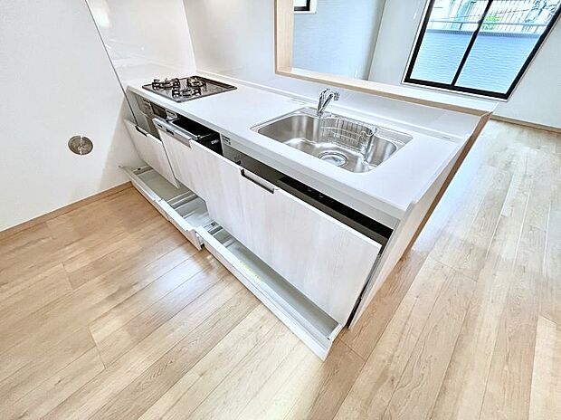 使いやすさを優先したスライド式収納タイプ！