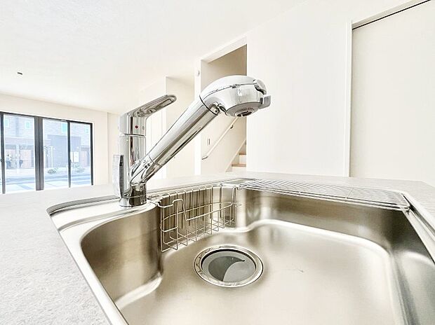 いつでも清潔なおいしいお水を。一つの水栓で水道水と浄水を使い分け。