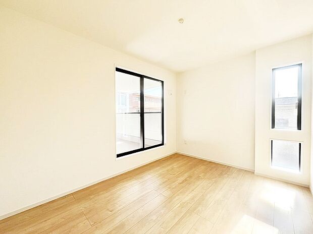 〜Bed Room〜　部屋数が多いのが戸建てのメリットです。ご家族が増えたことで手狭に感じていた住まいも戸建てでは各居室プライバシーを保つことができます。住まいにゆとりが生まれ心もリラックスできます♪