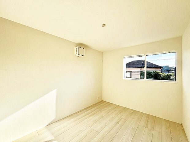 ◆1号棟◆~Bed Room~ 子供部屋はお子様にとって大変重な役割があります。子供一人で過ごす空間を与えることで、宿題や勉強時間も自然と増えまた自ら部屋の片付けや掃除なども促すことに繋がります。