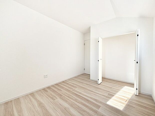 ◆1号棟◆〜Bed Room〜　子供部屋はお子様にとって大変重な役割があります。子供一人で過ごす空間を与えることで、宿題や勉強時間も自然と増えまた自ら部屋の片付けや掃除なども促すことに繋がります。