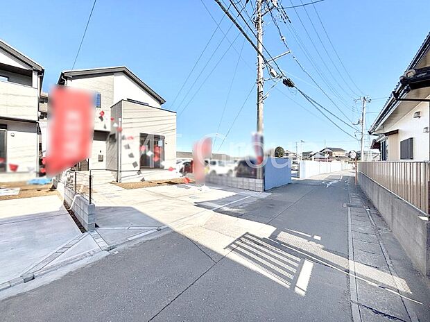 〜Exterior〜　前面道路：南東 4m 公道　前面道路は閑静な住宅地をはしる車通りの少ない道路。駐車の出し入れもらくらくです！ご不明点・現地見学のご希望は、お気軽にお問い合わせください！